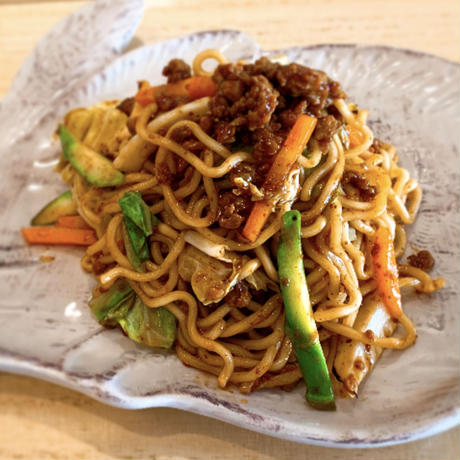 ホテル仕様の特製焼きそば麺　(1kg : 5食分)